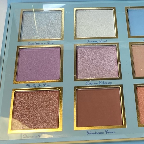 Disney Cinderella Eyeshadow Palette - Picture 5 of 10